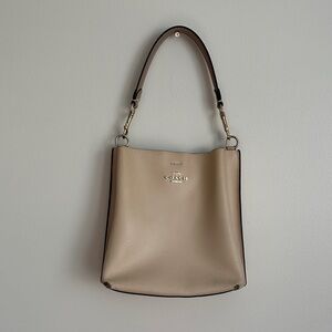 Coach Mollie Bucket Bag Leather / Chalk Shoulder Bag